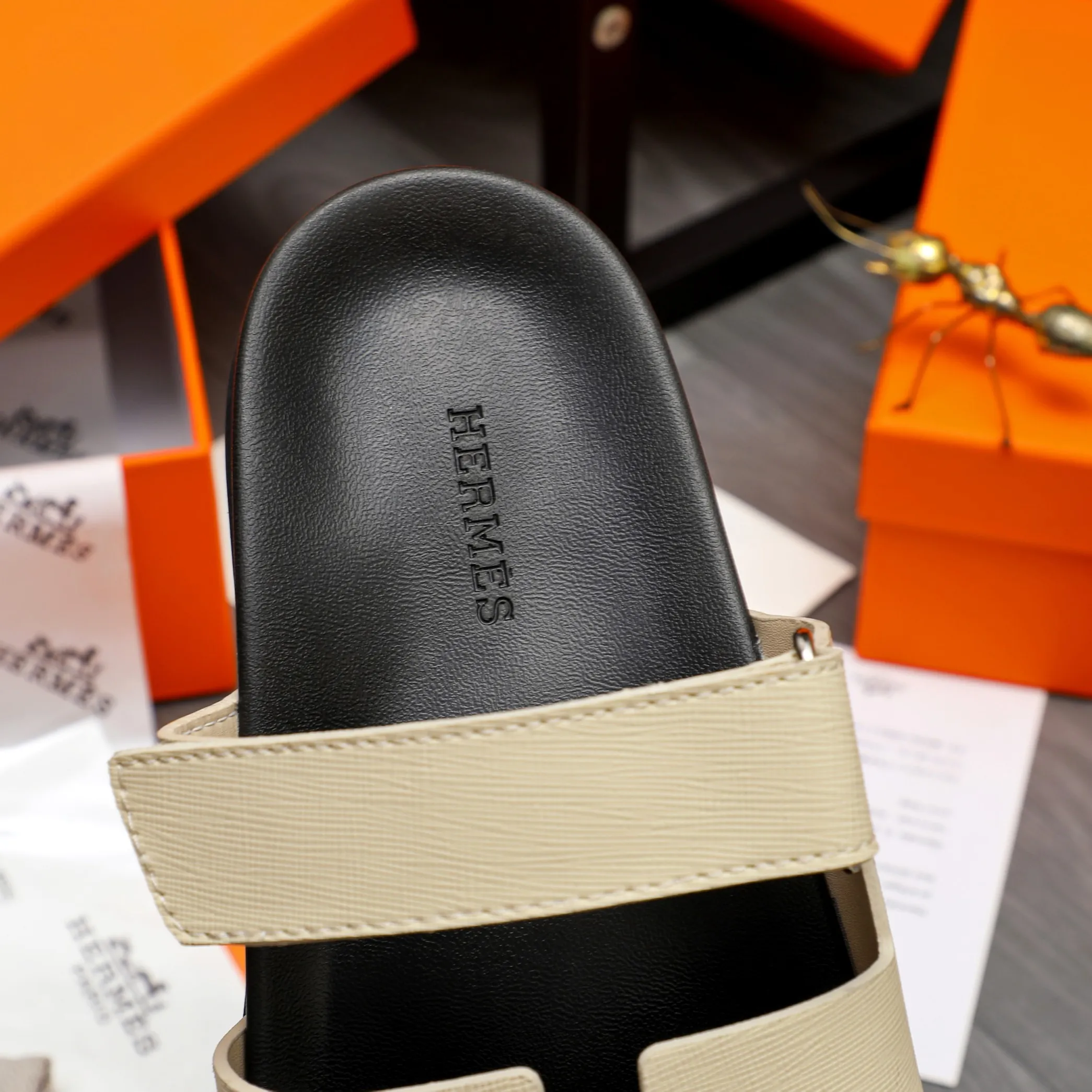 Men's shoes 💰340 Product trademark: Hermes "Hermes" Couple's slippers Regular size: 36-46 Product material: Selected vertical grain cowhide upper, microfiber lining, original outsole